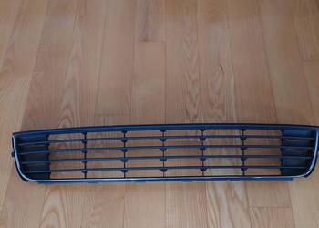 Atrapa kratka środkowa w zderzak chromowana Caddy III 10-15 Touran