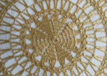 Serweta nowa złota duża szydełkowa o pięknym wzorze na Wielkanoc