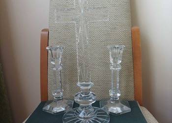 Krzyż kryształowy z podstawą i dwoma świecznikami HSK Violetta z PRL-u