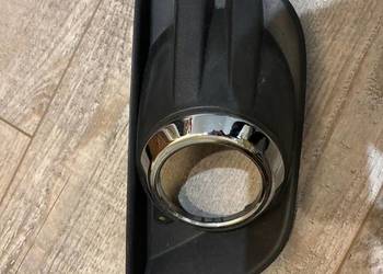 FORD KUGA MK1 LEWA KRATKA ZDERZAKA HALOGENU ORYGINAŁ CHROM 8V4119953A