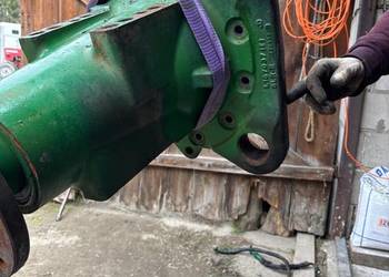 Zwolnica prawa kompletna z obudową i półosią John deere 6330