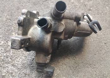 obudowa termostatu króciec Chevrolet Spark II  2009 F8CV cewka