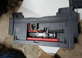 AUDI A5 A4 8W SCHOWEK NA NARZĘDZIA 8W8863373