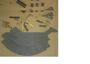 Szczotkotrzymacz dwuramienny do gilotyny