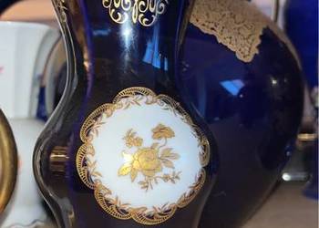 Wazonik  kobaltowy. Syg. Weimar.  Ze złotym motywem kwiatowy Wazonik  kobaltowy. Syg. Weimar.  Ze złotym motywem kwiatowy