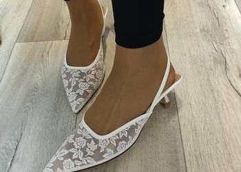 (43) Białe, koronkowe niskie czółenka wieczorowe z odkrytą piętą, NOWE