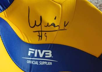 Piłka siatkowa z autografem Wilfredo León Venero, nowa oryginalna
