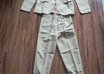 Nowy chłopięcy garnitur w kolorze szampana chyba na wzrost około 150 cm bra