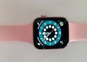 Smartwatch z ładowarką