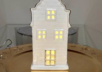 Figurka dekoracyjna - podświetlany domek
