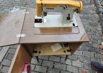 Maszyna do szycia ze stolikiem Łucznik 466