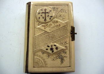 Modlitewnik XIX w. oprawiony w kość