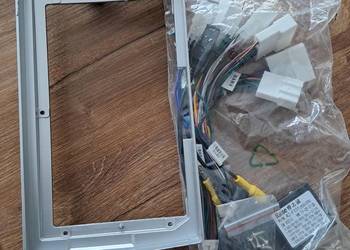 nowy moduł canbus rz-ft01 + uniwersalna ramka do montażu ekranu. Ramka ma m