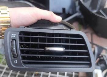 Volkswagen Passat b6 prawa kratka nawiewu 3C1819702E