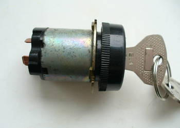 Fiat 126p stacyjka starego typu.