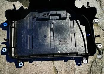 PODSTAWA AKUMULATORA VW TOUAREG 7L6915333