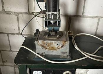 Maszyna do wklejania podnosków