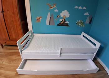 Biały tapczanik z szufladą i materacem 160x80