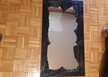 Lustro oprawione w czarną prawdziwą skórę