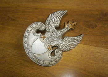 Orzeł w koronie z krzyżem wojskowy odlew aluminium ładny