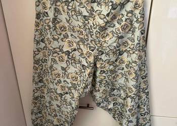 Bardzo ładne Spodnie w kwiaty L