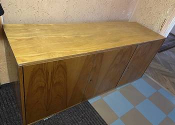 Duża jasna drewniana komoda