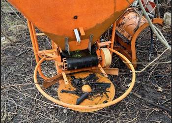 Syndyk sprzeda rozsiewacz nawozów