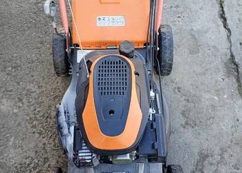 Kosiarka spalinowa z koszem i napędem