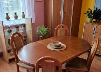 Stół rozkładany z 4 krzesłami