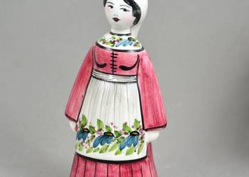 Dziewczyna w greckim stroju ludowym sygnowana wys. 20cm. poł. XXw
