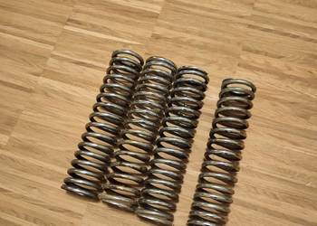 Sprężyny tylnych amortyzatorów WSK