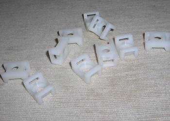 uchwyt gniazdo do opasek kablowych do 5,6mm 10szt