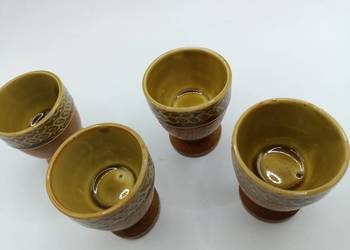 Cztery kieliszki do jajek porcelana i drewno
