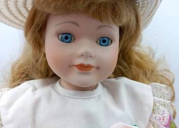 Przepiękna kolekcjonerska lalka porcelanowa w kapeluszu