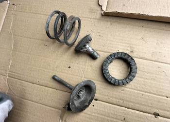 FIAT 126P 126 P ELEGANT MALUCH PODUSZKA SPRĘŻYNA ŁAPY SILNIKA