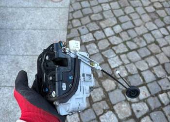 lewy tylny zamek audi a4b7