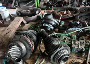 Ciągnik John Deere części ,skrzynia ,silnik 6210