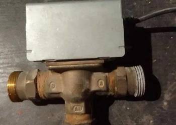 Zawór trójdrogowy z siłownikiem