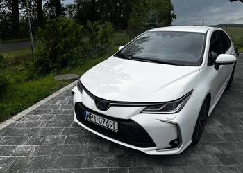 Toyota Corolla Sedan 1.8 Hybrid Style 140 KM | ASO | 1 właściciel | 41 tys.