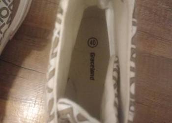 Sprzedam buty widoczne na zdjęciu