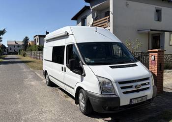Ford Transit 2.2 TDCi 2008 z wysokim dachem – Kamper z miejscem na moto / q
