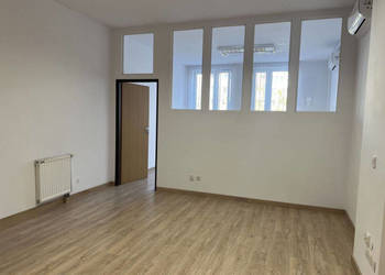 Na sprzedaż przestronne biuro przy Armii Krajowej!