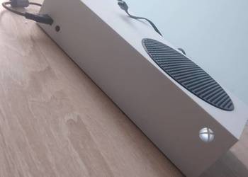 Sprzedam xbox series w bardzo dobrym stanie