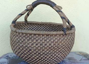 Ręcznie robiony duży kosz z naturalnych włókien-obszywany skóra