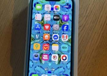 iPhone 13 biały.
