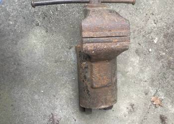 Imadło warsztatowe stare ciężkie duże solidne  PRL 20.7KG 12CM