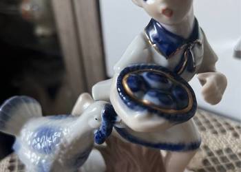 Stara porcelana kobaltowa dziewczynka z indykiem