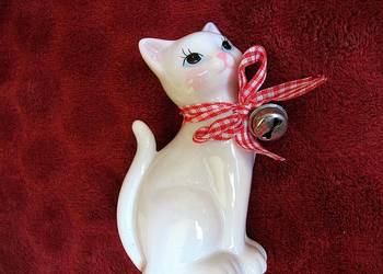 Kot - mały kotek z dzwoneczkiem - porcelana - Figurka - 10,5 x 6 x 4,5 cm