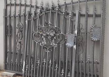 Brama skrzydłowa z furtką