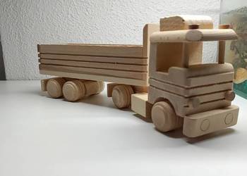 Ciężarówka z drewna
